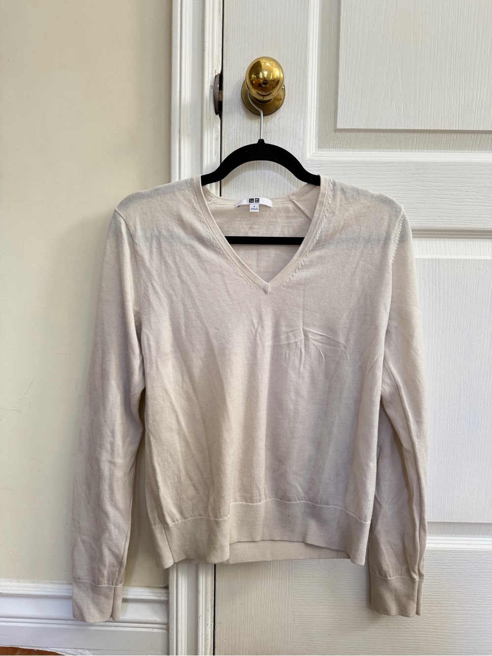 UNIQLO Women's Cream V-Neck Sweater 100% wool